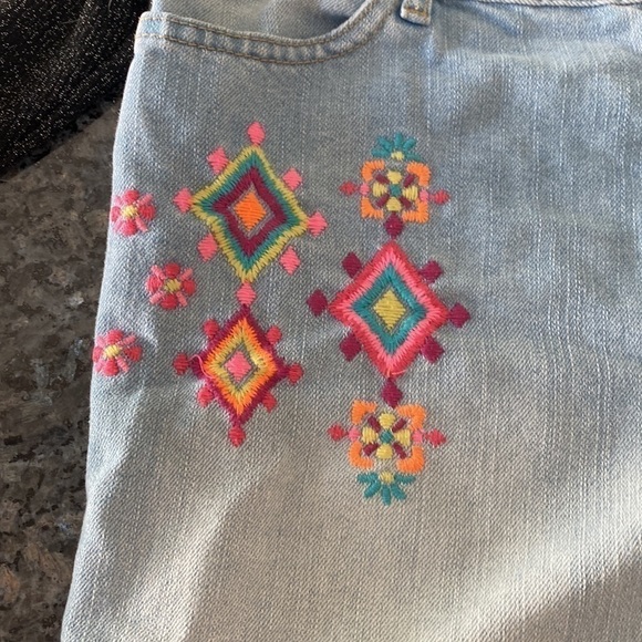 Childrens Place Big Girls Aztec embroidered Adjustable Waist Denim Shorts + Top - Picture 2 of 12